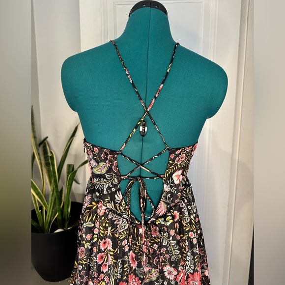 floral print tiered maxi dress Forever 21 black tie back - Picture 10 of 16